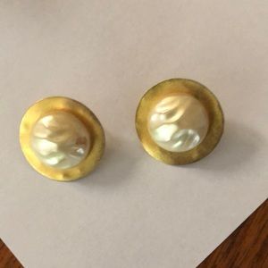 Martha Sturdy matte gold/pearl pierced earrings. From the 80’s!